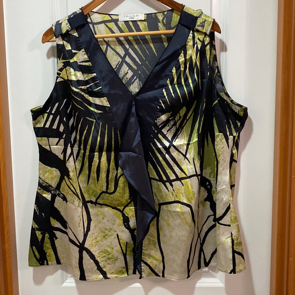 Woman Tahari Top, size 1X, color Black & Green.